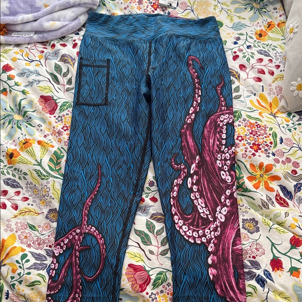 InkNBurn Kraken Capris size 8 NWT